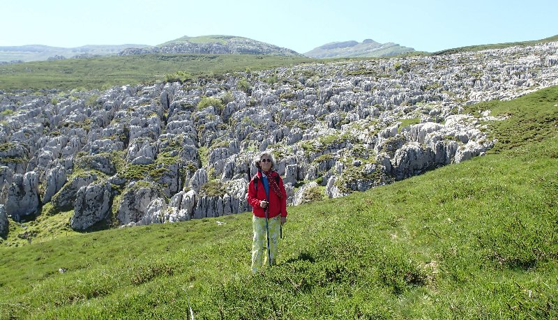 P5280143 - Copie.JPG
La petite grotte s'ouvre au bord d'un joli lapiaz en contrebas du col de la Espina
Fichier manquant